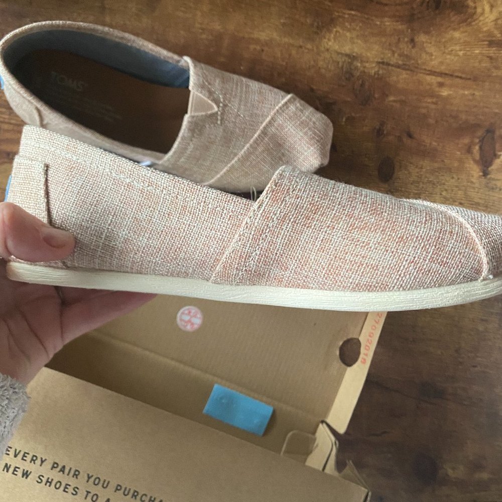 Brand New in the Box Toms Size 7